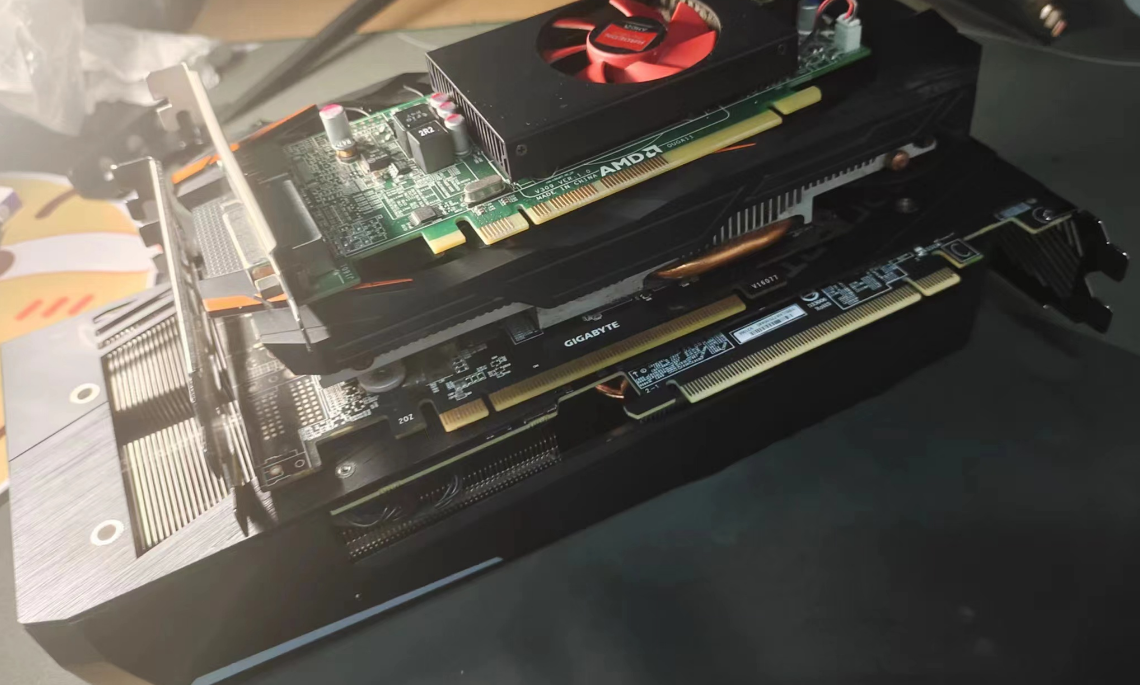 用叠叠乐对比一下差距，分别是刀卡，双槽卡，三槽卡